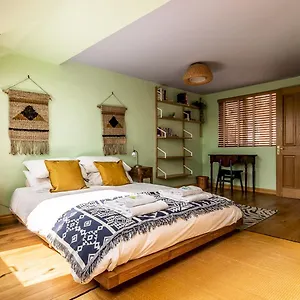 Holiday home Pass The Keys Characterful 4 Bed In Central