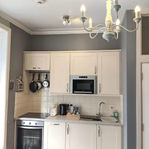  Apartment Beautiful One Bedroom With Parking