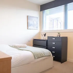 https://leeds-vibrant-2-bedroom-sleeps-4.yorkshirehotels.net