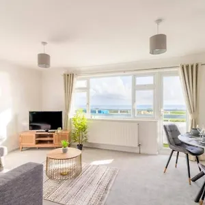 https://large-sea-view-2-bedroom-sleeps-6-free-parking.bournemouth-hotels.org