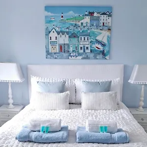 https://stylish-and-cheerful-property.cambridgehotelsuk.com